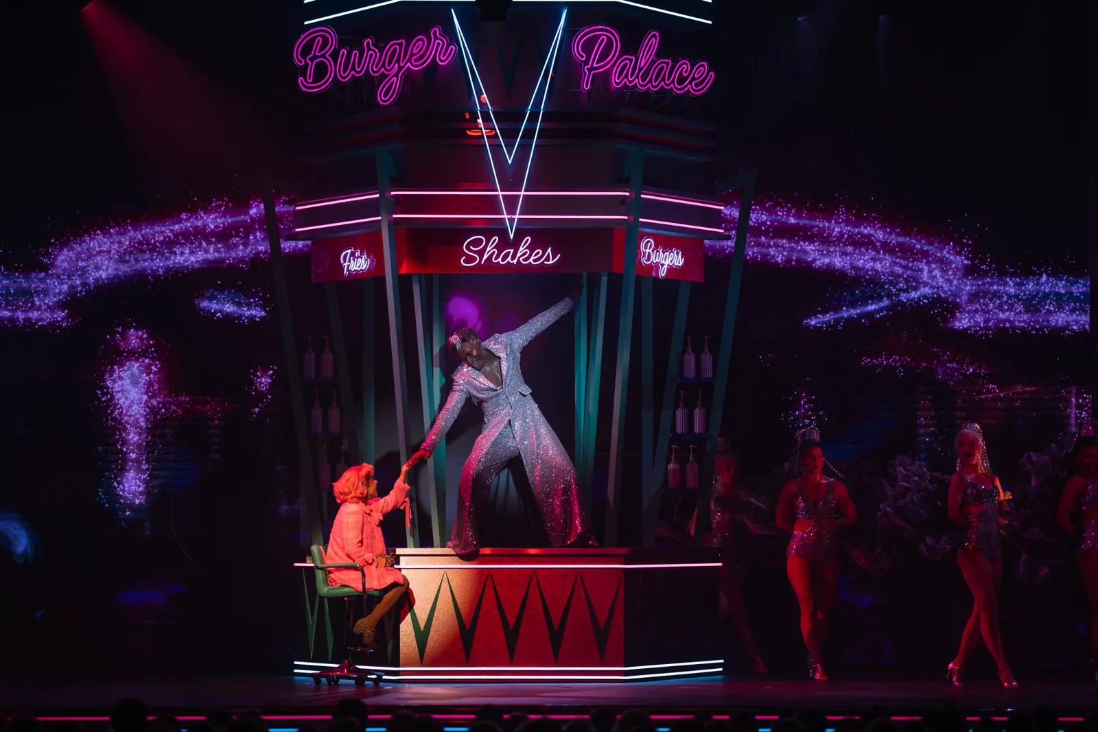 Scenbild ur Grease på Rondo, bild 11 av 12