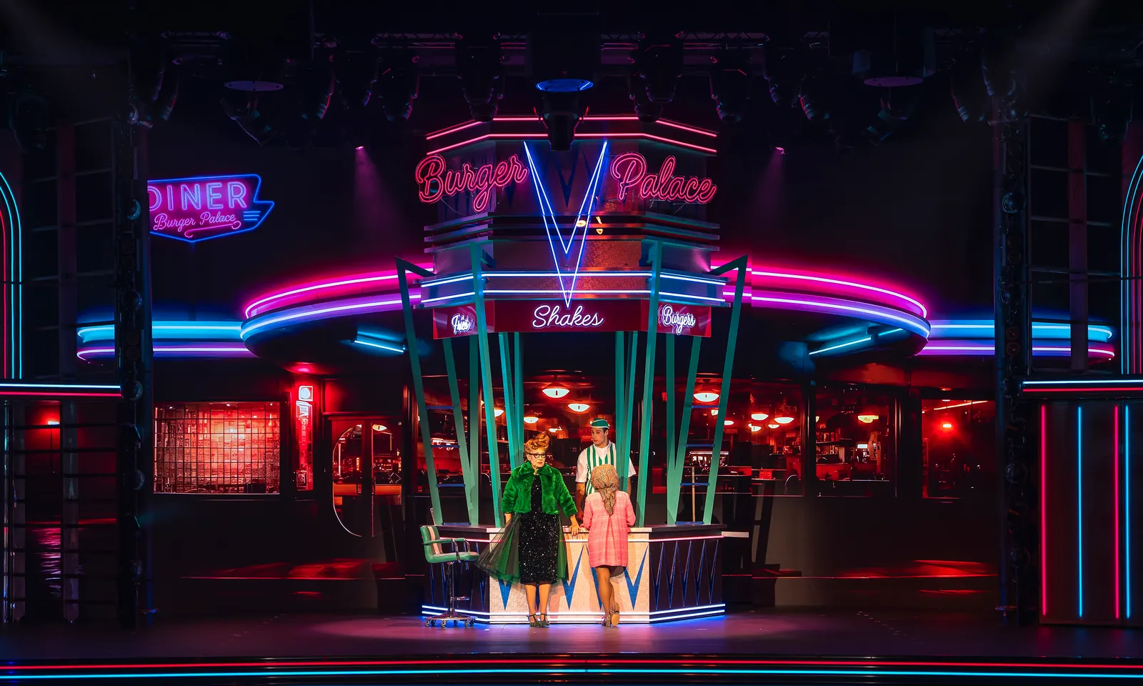 Scenbild ur Grease på Rondo, bild 7 av 12
