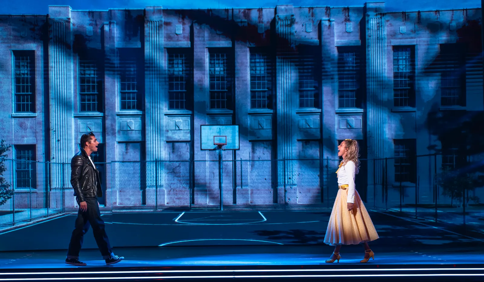Scenbild ur Grease på Rondo, bild 4 av 12