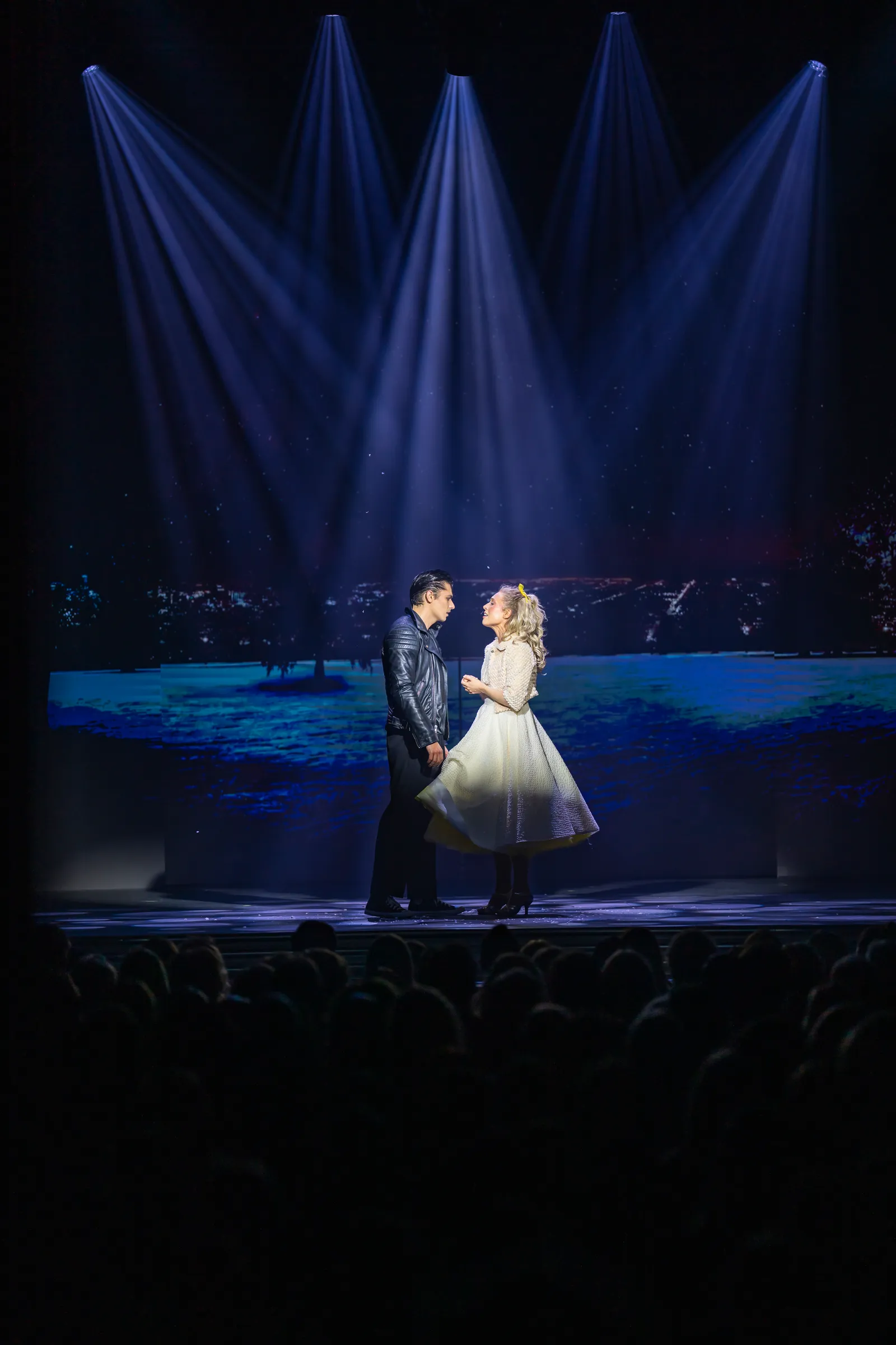 Scenbild ur Grease på Rondo, bild 10 av 12