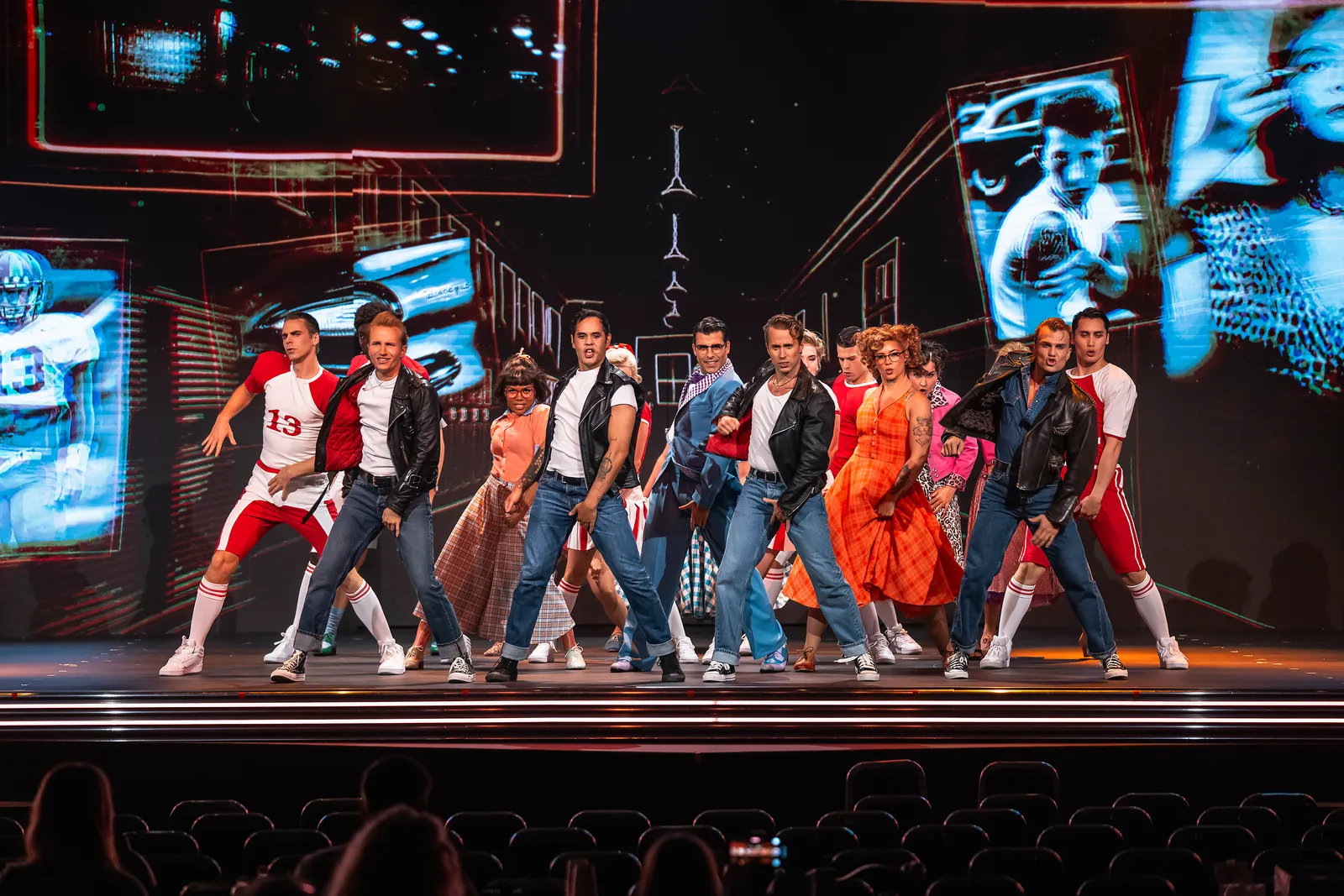 Scenbild ur Grease på Rondo, bild 2 av 12