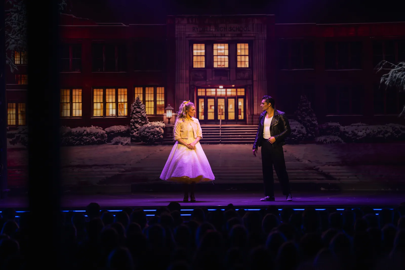Scenbild ur Grease på Rondo, bild 9 av 12